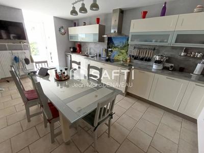 Maison - 220 m² - 8 pièces