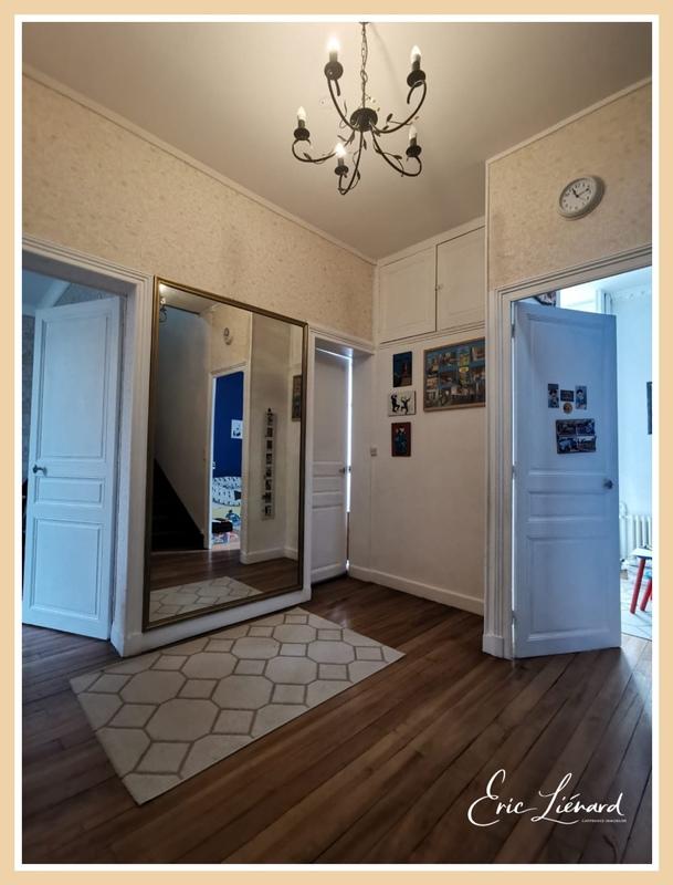 Demeure - 168 m² - 8 pièces