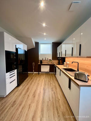 Maison - 181 m² - 9 pièces