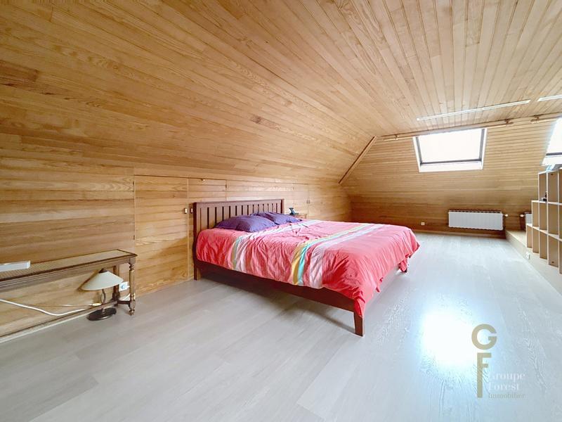 Maison - 242 m² - 7 pièces