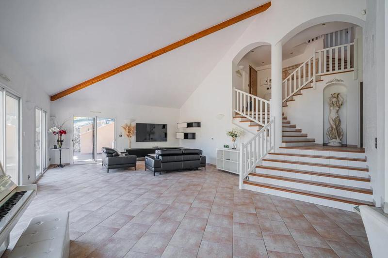 Maison - 184 m² - 5 pièces
