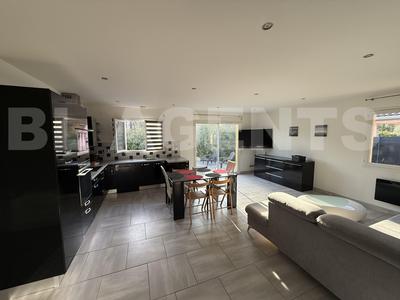 Maison traditionnelle - 101 m² - 6 pièces