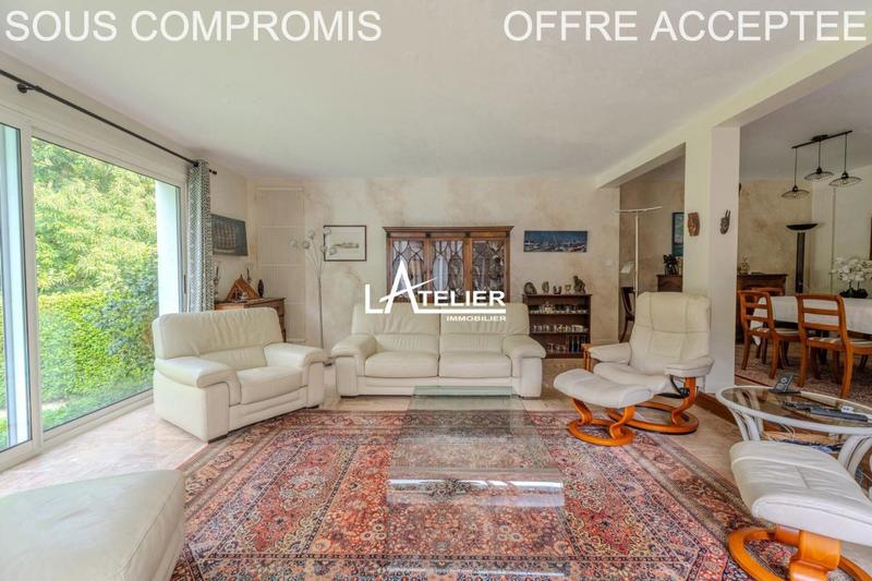 Maison - 230 m² - 8 pièces