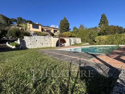 Villa - 172 m² - 8 pièces