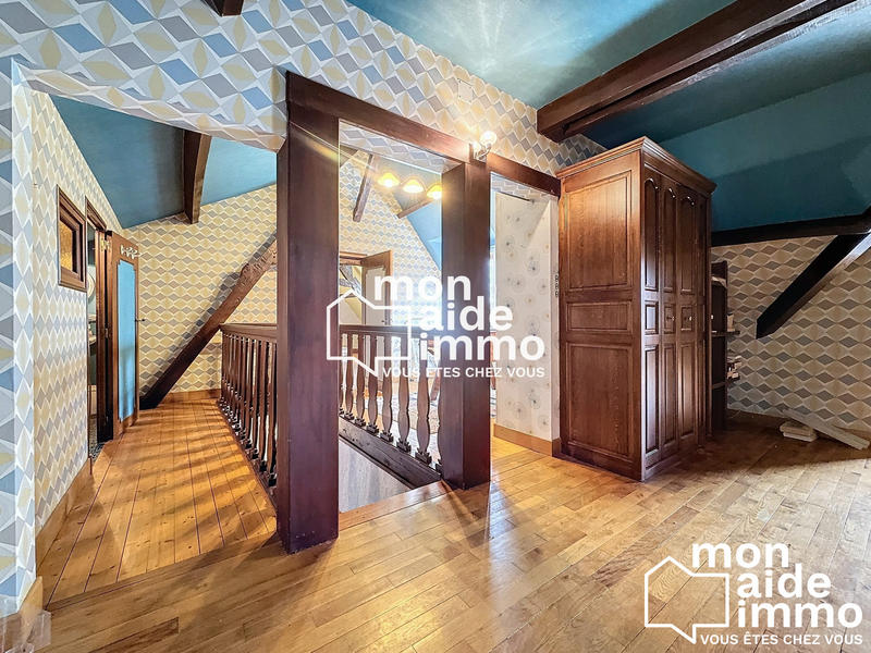 Maison - 250 m² - 7 pièces