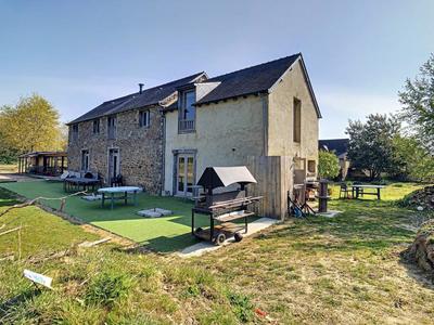 Maison - 296 m² - 15 pièces