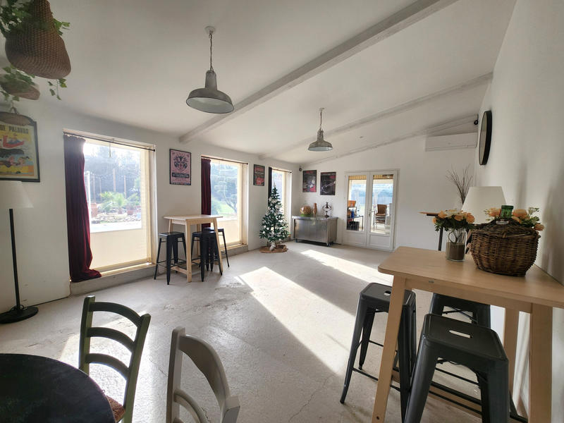 Propriété - 259 m² - 4 pièces