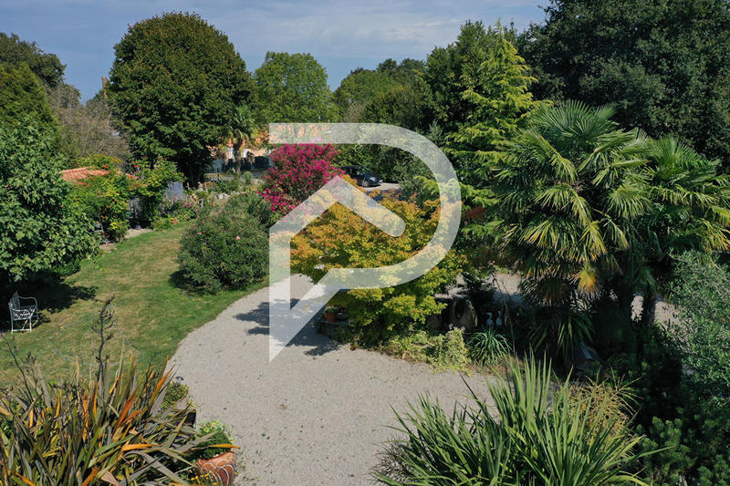 Maison - 229 m² - 7 pièces