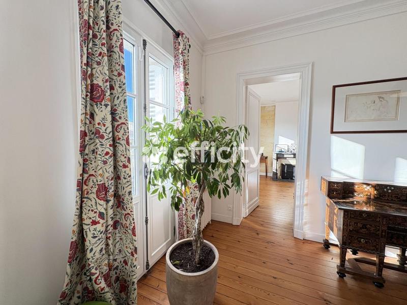 Maison - 228 m² - 7 pièces