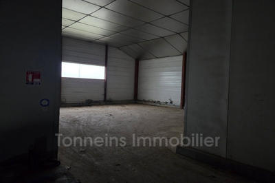 Local commercial - 8 000 m²