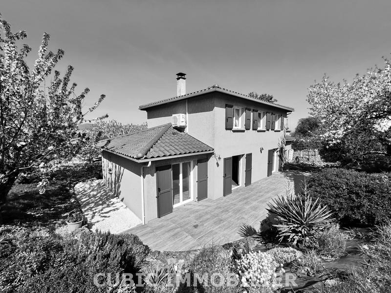 Villa - 140 m² - 7 pièces