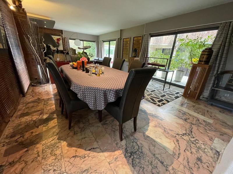 Maison - 230 m² - 8 pièces