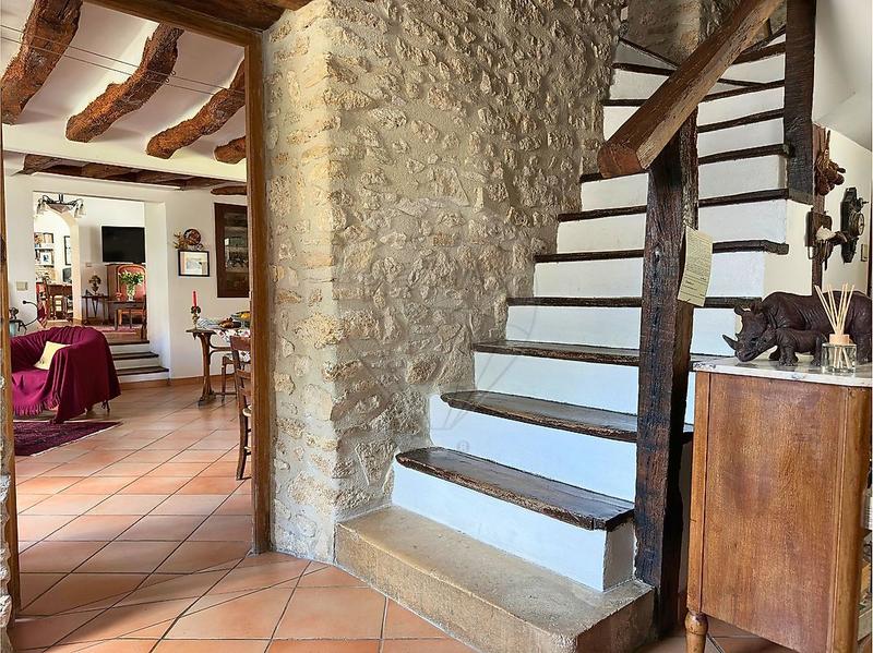 Demeure - 226 m² - 9 pièces