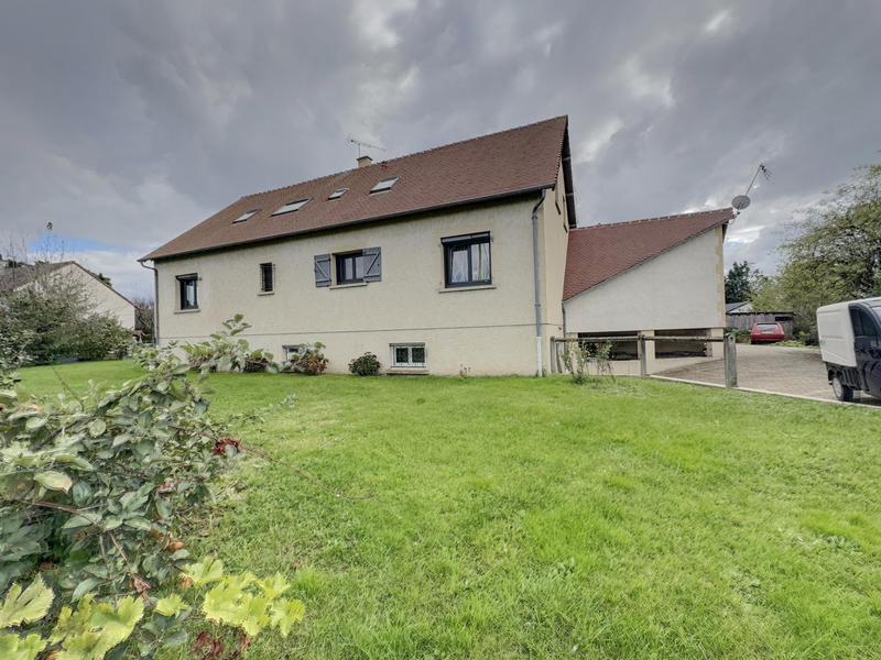 Maison - 280 m² - 9 pièces