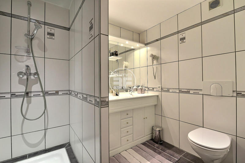 Maison - 232 m² - 7 pièces