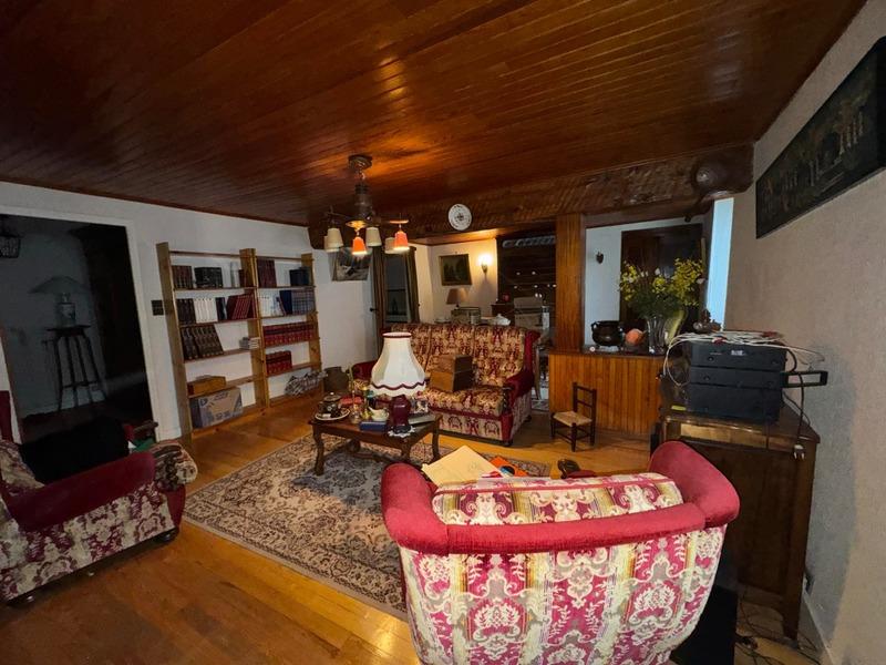 Maison - 257 m² - 11 pièces