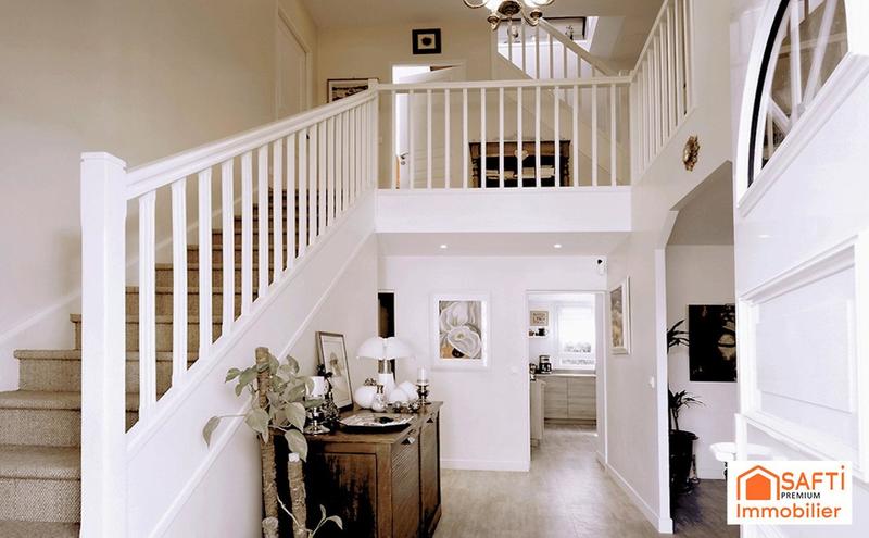 Maison - 182 m² - 9 pièces