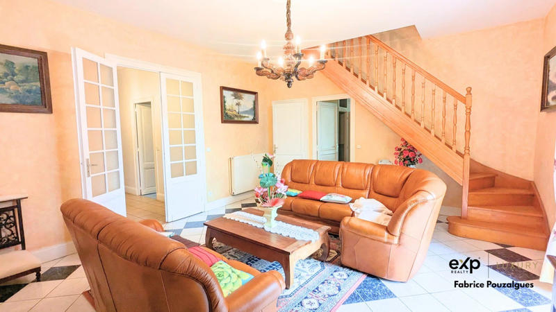 Maison - 280 m² - 9 pièces