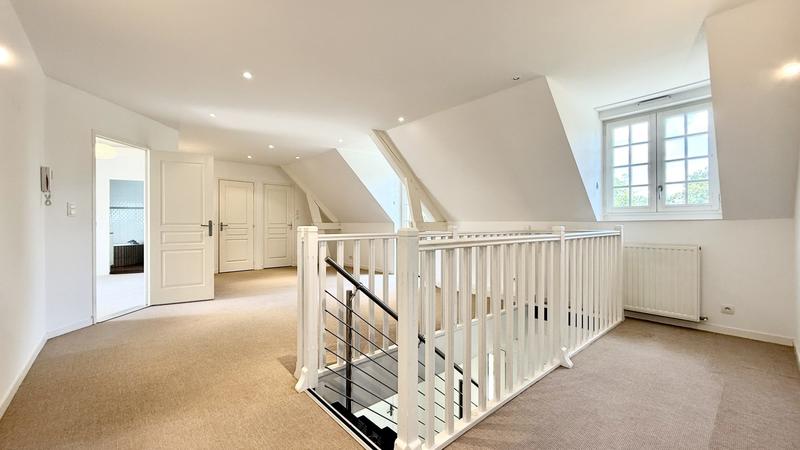 Maison - 244 m² - 6 pièces