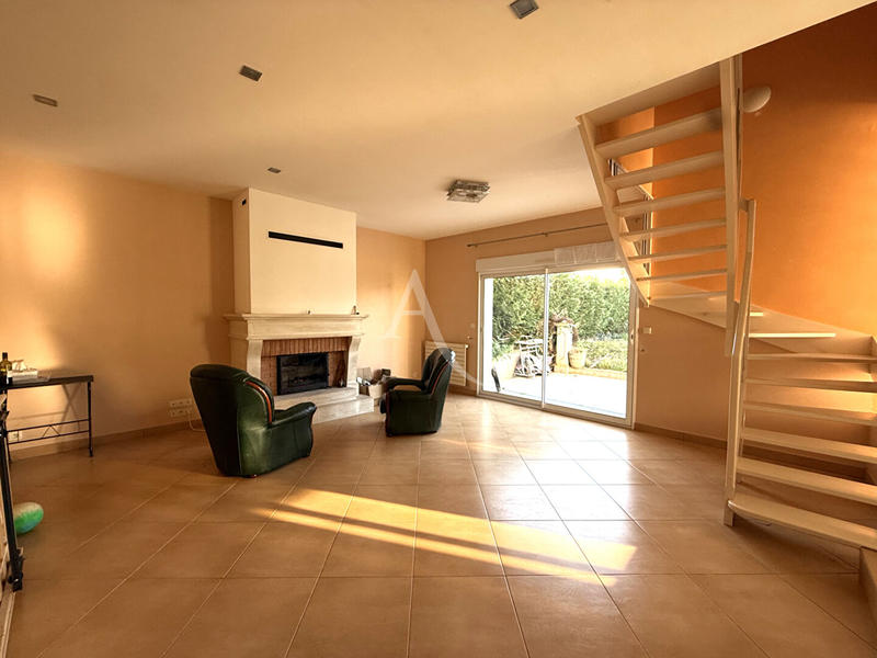 Maison - 232 m² - 8 pièces