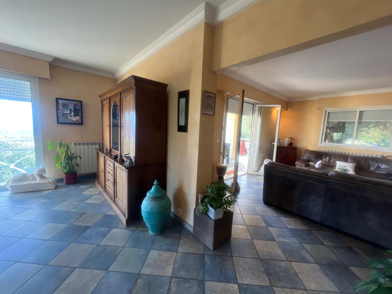 Villa - 220 m² - 8 pièces