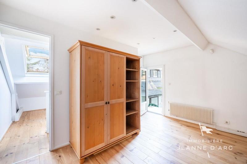 Propriété - 260 m² - 10 pièces