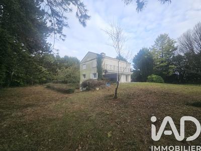 Maison - 246 m² - 9 pièces