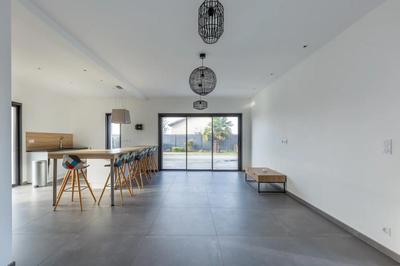 Maison - 246 m² - 8 pièces