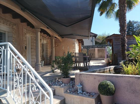 Maison - 220 m² - 9 pièces