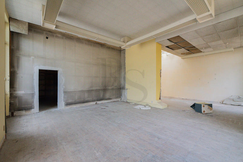 Local commercial - 216 m² - 2 pièces