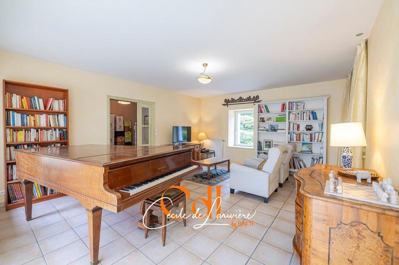 Maison - 223 m² - 8 pièces