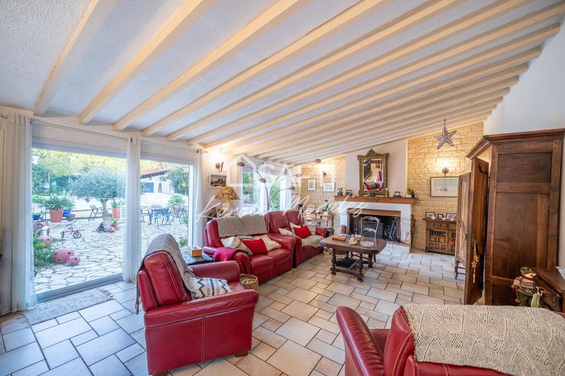 Maison - 240 m² - 6 pièces