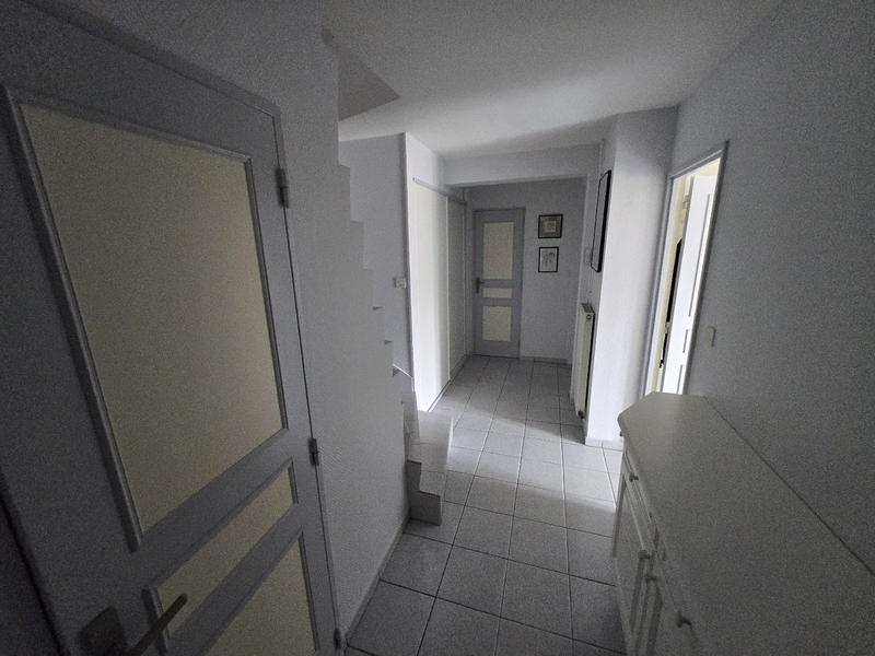 Maison - 275 m² - 9 pièces