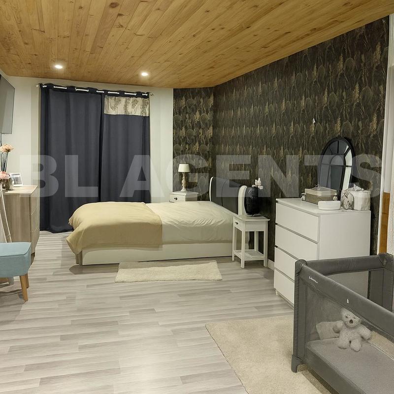 Maison - 200 m² - 6 pièces