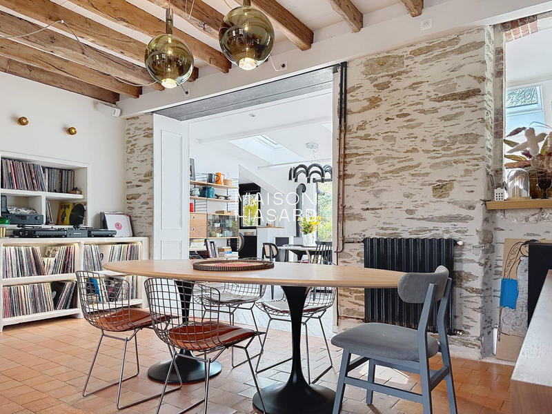 Maison - 219 m² - 8 pièces