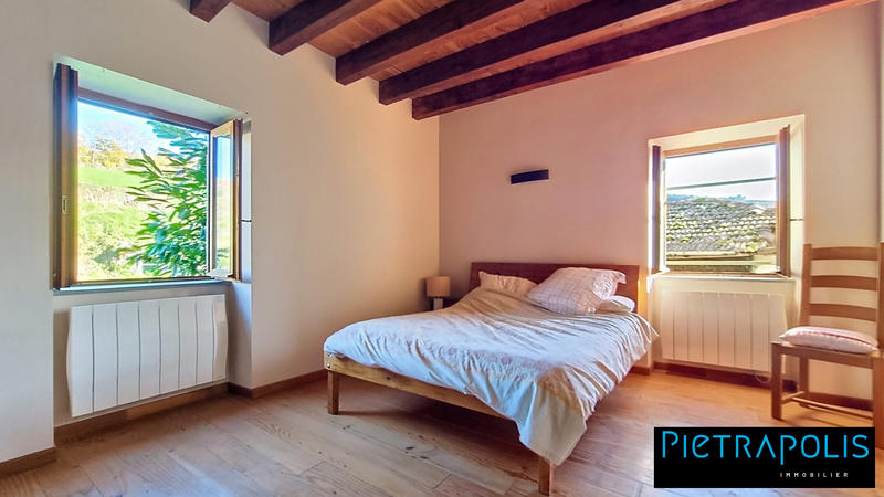 Maison - 220 m² - 6 pièces