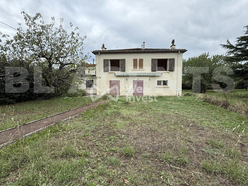 Maison traditionnelle - 241 m² - 9 pièces