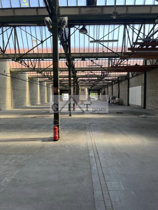 Entrepôt - 1 635 m²