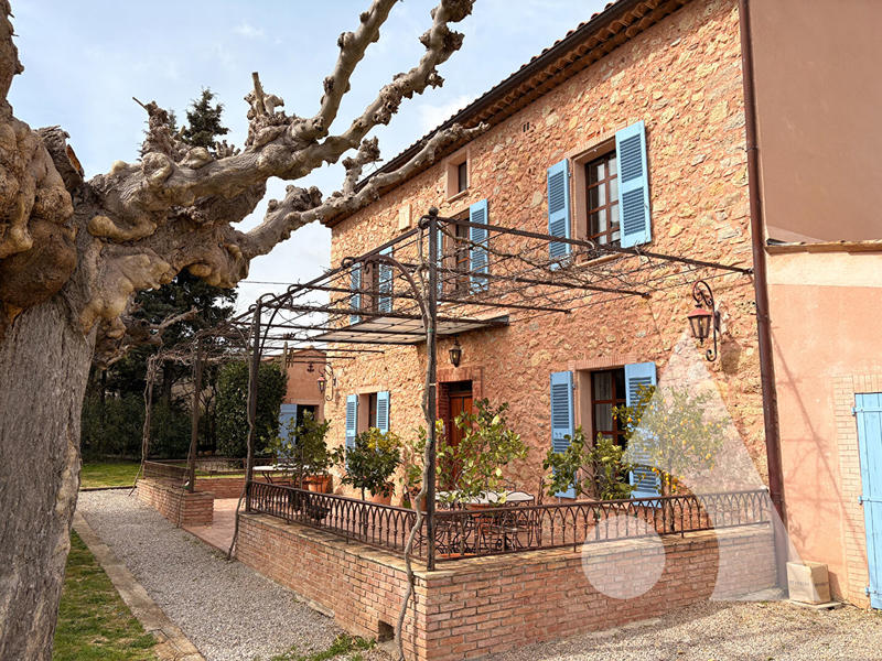 Maison - 250 m² - 7 pièces