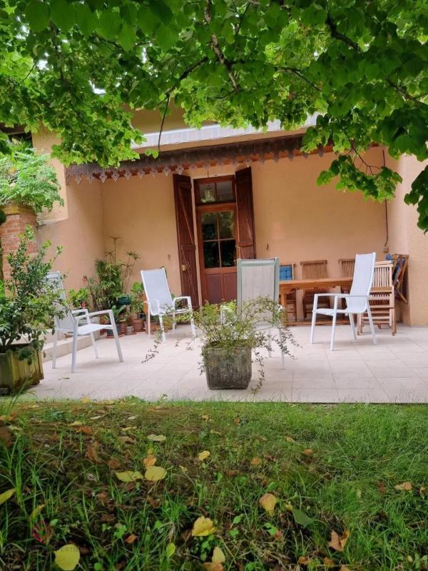 Maison - 212 m² - 12 pièces