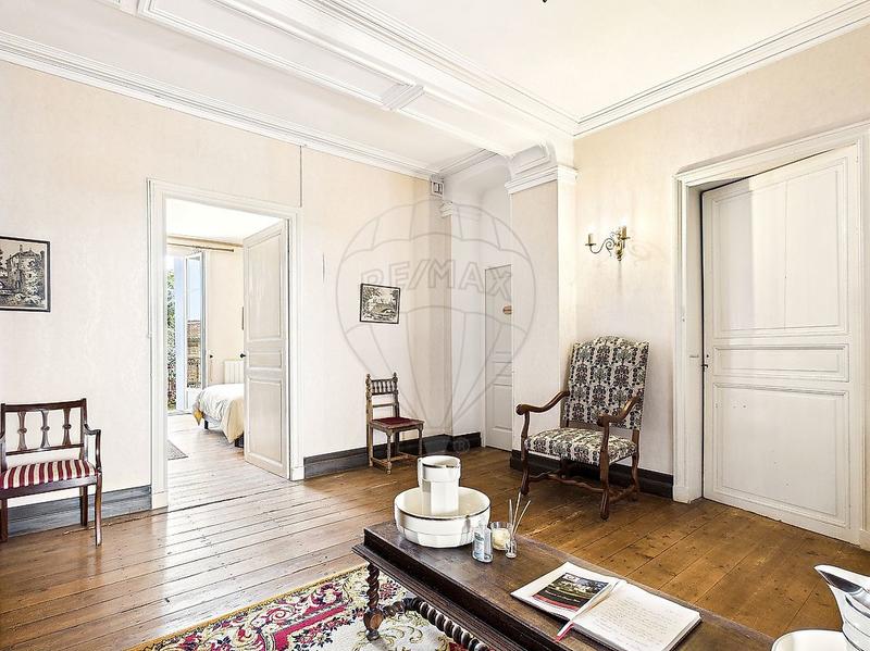 Maison de maîtres - 531 m² - 11 pièces