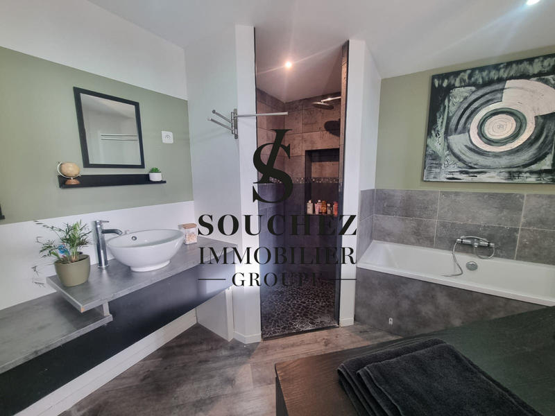 Maison - 250 m² - 8 pièces