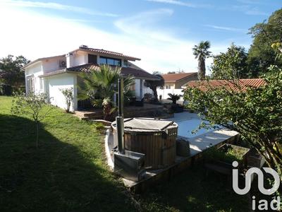 Maison - 197 m² - 9 pièces