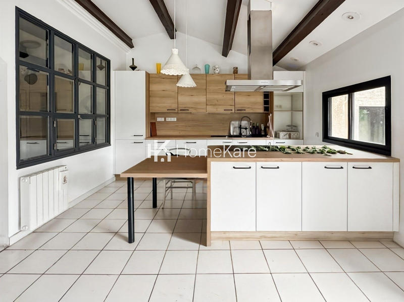 Maison - 200 m² - 6 pièces