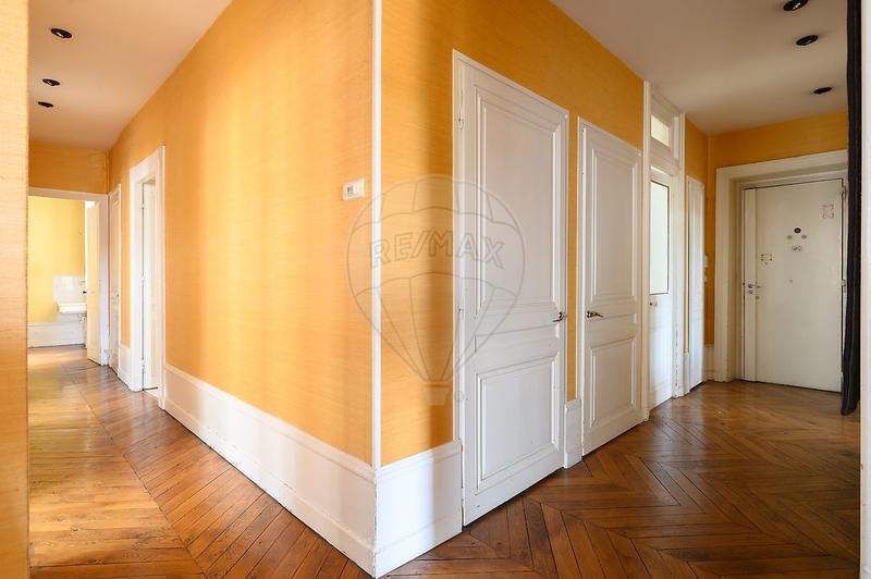 Appartement - 201 m² - 8 pièces