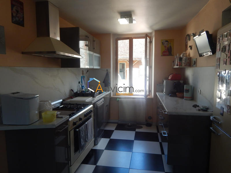 Maison - 205 m² - 10 pièces