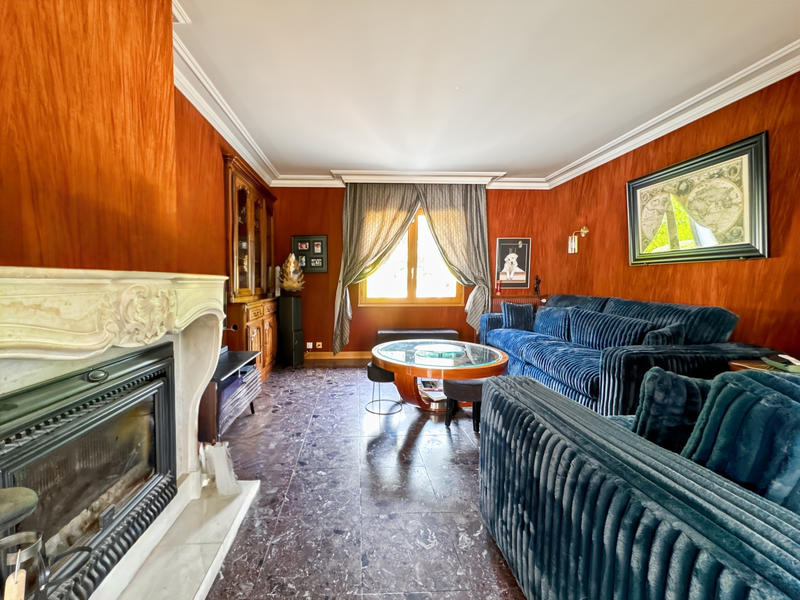 Maison - 250 m² - 8 pièces