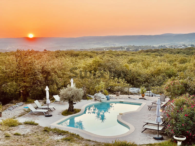 Propriété - 447 m² - 17 pièces