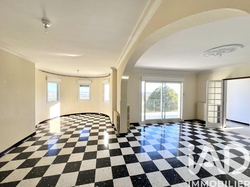 Maison - 193 m² - 8 pièces