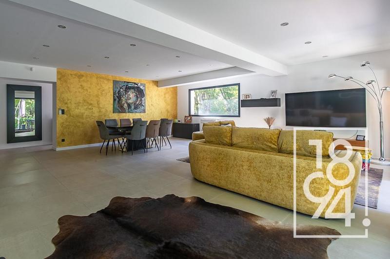 Villa - 230 m² - 6 pièces